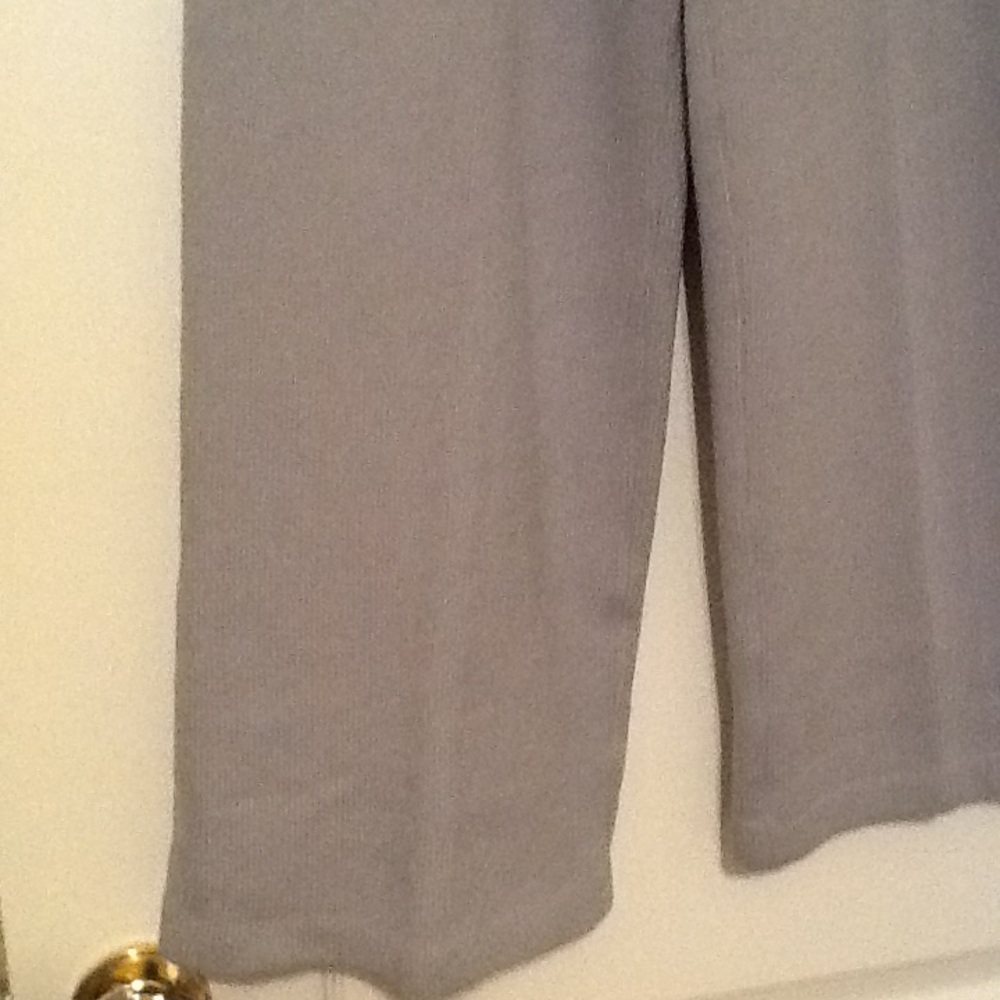 St. John Santana Knit Gray Capri Pants